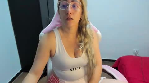 hottychrystal online show from 12.22.25