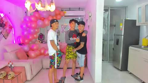 Snapshot of houseofwarrios chatting on 10.30.25 we are Harry Jersi pablo and our mod talco online show from 10.30.25