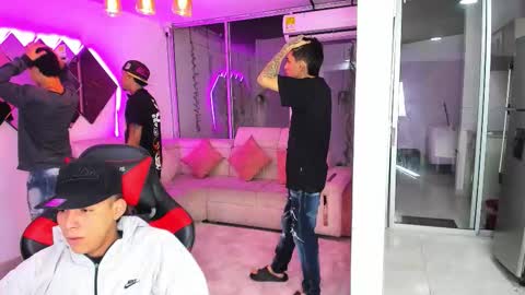 Snapshot of houseofwarrios chatting on 11.22.25 we are Harry Jersi pablo and our mod talco online show from 11.22.25