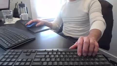 Snapshot of hoverday chatting on 02.05.26 hoverday online show from 02.05.26