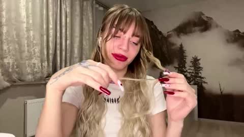 hsiuscherich online show from 12.15.25