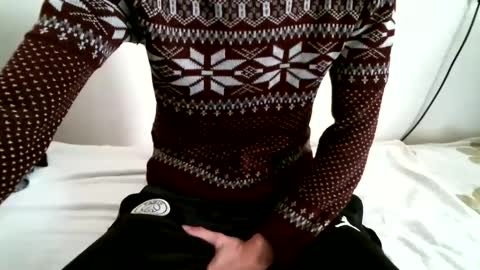 Snapshot of hug_me chatting on 01.19.25 Keanu online show from 01.19.25