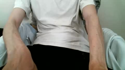 Snapshot of hug_me chatting on 09.13.25 Keanu online show from 09.13.25