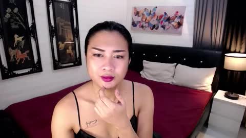 Snapshot of hugemusclecockts chatting on 10.08.25 yesha fox online show from 10.08.25