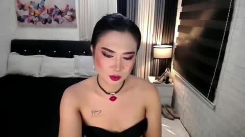 Snapshot of hugemusclecockts chatting on 12.17.25 yesha fox online show from 12.17.25