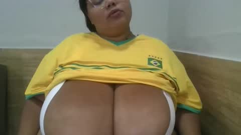 Snapshot of hugenaturalbreasts chatting on 02.27.26 LUCYSANX online show from 02.27.26