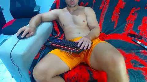 Snapshot of hugo_19cm chatting on 06.24.26 hugo19cm online show from 06.24.26