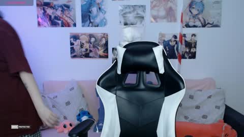 Snapshot of hugomin chatting on 12.16.24 HugoMin online show from 12.16.24