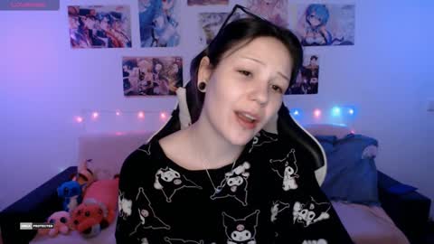 Snapshot of hugomin chatting on 12.27.24 HugoMin online show from 12.27.24