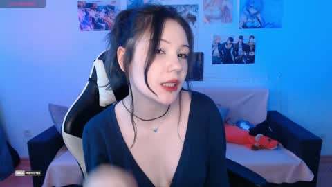 Snapshot of hugomin chatting on 02.04.25 HugoMin online show from 02.04.25