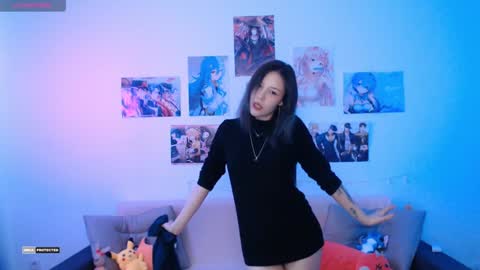 Snapshot of hugomin chatting on 02.05.25 HugoMin online show from 02.05.25