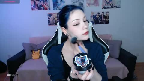 Snapshot of hugomin chatting on 03.04.25 HugoMin online show from 03.04.25