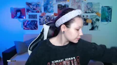 Snapshot of hugomin chatting on 11.07.25 HugoMin online show from 11.07.25