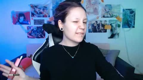 Snapshot of hugomin chatting on 11.19.25 HugoMin online show from 11.19.25