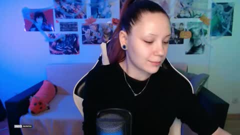 Snapshot of hugomin chatting on 11.21.25 HugoMin online show from 11.21.25