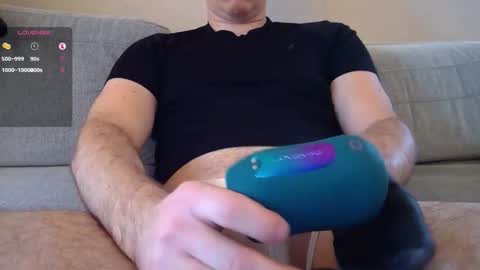 Snapshot of hungking10xl chatting on 10.27.25 hungking10xl online show from 10.27.25