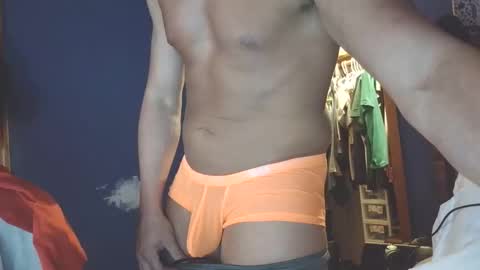 Snapshot of hunglikeray2286 chatting on 05.24.26 hunglikeray2286 online show from 05.24.26