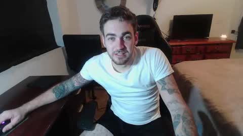 Snapshot of hungmtnman2256 chatting on 02.14.26 hungmtnman2256 online show from 02.14.26