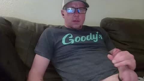 Snapshot of hungsingledad79 chatting on 05.04.26 HuingsingleDad79 online show from 05.04.26