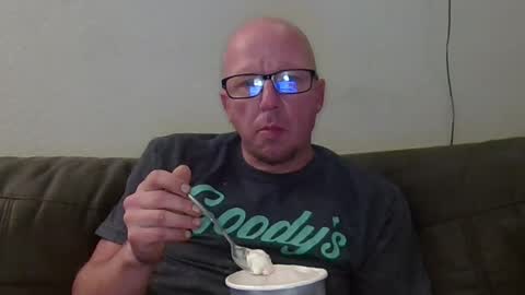 Snapshot of hungsingledad79 chatting on 07.30.26 HuingsingleDad79 online show from 07.30.26