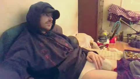 Snapshot of hungsubbb chatting on 12.18.25 Boi online show from 12.18.25