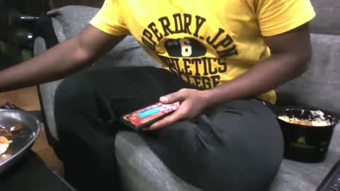 Snapshot of hunk_dominant chatting on 12.25.24 hunk_dominant online show from 12.25.24