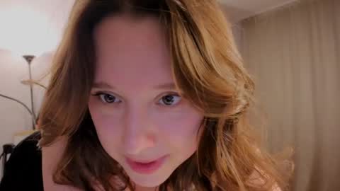 Snapshot of hunny_ines chatting on 05.22.26 Ines online show from 05.22.26