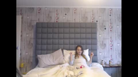 Snapshot of hunterandesme chatting on 01.01.25 HunterandEsme online show from 01.01.25