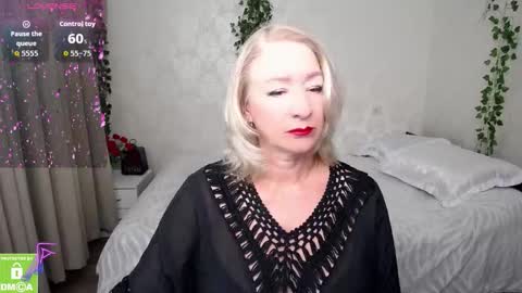 Snapshot of hunters_woman chatting on 09.23.25 Irena online show from 09.23.25