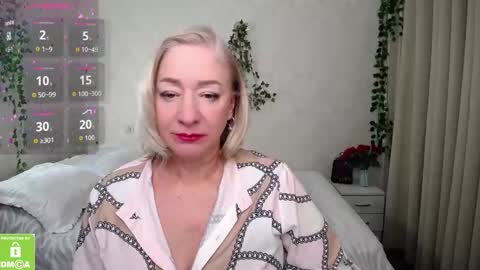 Snapshot of hunters_woman chatting on 11.13.25 Irena online show from 11.13.25