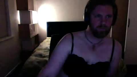 Snapshot of husheddesire chatting on 09.22.25 Em. online show from 09.22.25