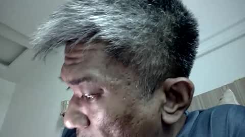 Snapshot of hussinyusof chatting on 11.01.25 Husz online show from 11.01.25