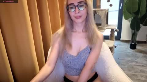 Emma Ava online show from 09.29.25