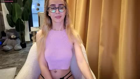 Emma Ava online show from 11.30.25