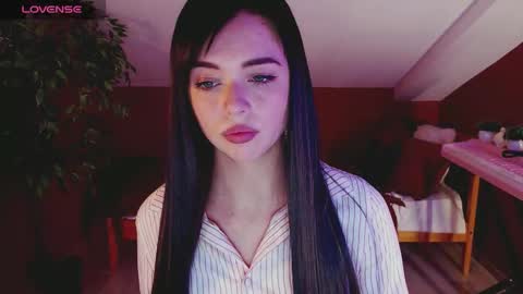 Snapshot of hypequeen_ chatting on 09.19.25 Julia online show from 09.19.25