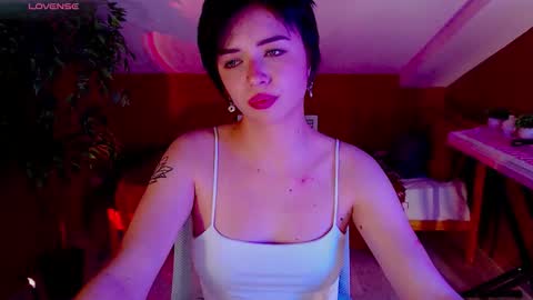 Snapshot of hypequeen_ chatting on 09.26.25 Julia online show from 09.26.25
