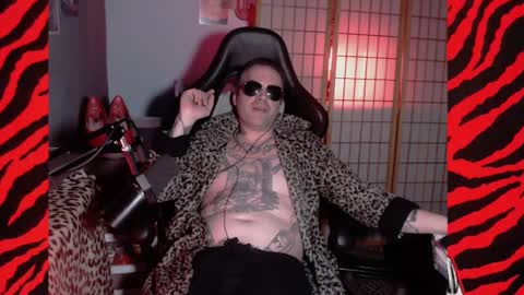 Snapshot of hypnosexray chatting on 01.06.25 Mistress Magenta online show from 01.06.25