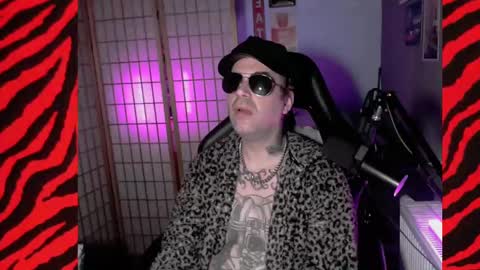Snapshot of hypnosexray chatting on 01.11.25 Mistress Magenta online show from 01.11.25