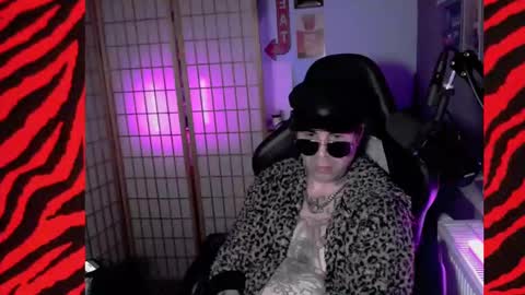 Snapshot of hypnosexray chatting on 01.11.25 Mistress Magenta online show from 01.11.25