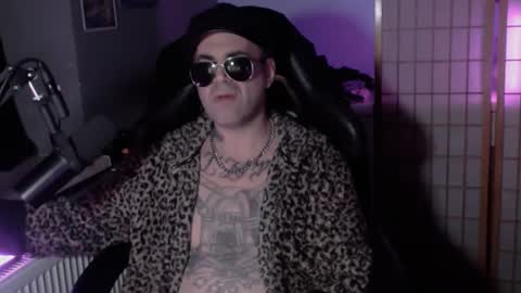 Snapshot of hypnosexray chatting on 01.20.25 Mistress Magenta online show from 01.20.25
