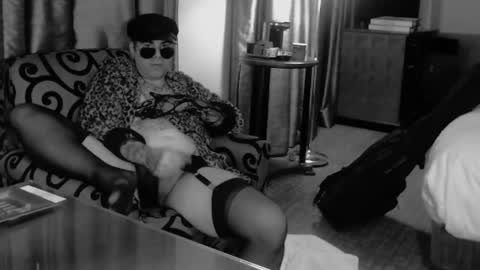 Snapshot of hypnosexray chatting on 01.31.25 Mistress Magenta online show from 01.31.25