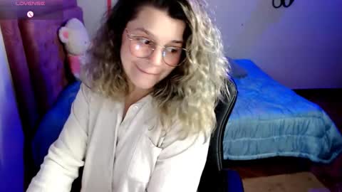 Hello Im Julieta Im 25 years old and I love being here. Thank you for visiting my living room. The only rule is that you hap online show from 10.11.25