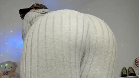 Hyun Joo online show from 02.27.26