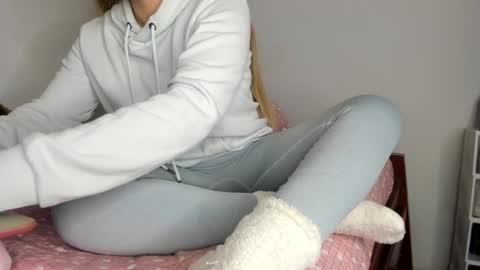 Hyun Joo online show from 04.12.26