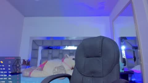 Snapshot of i_akane chatting on 12.19.24 Akane online show from 12.19.24