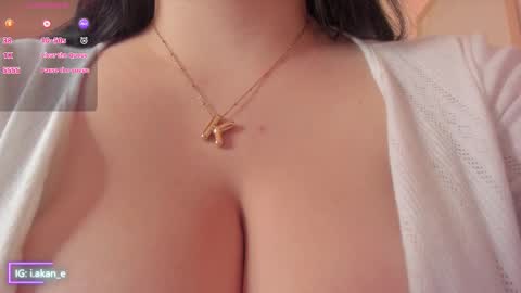 Snapshot of i_akane chatting on 11.14.25 Akane online show from 11.14.25