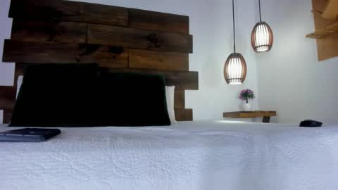 The Dolls online show from 04.11.26