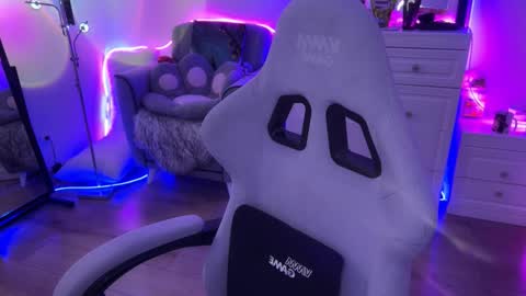 Asya  online show from 11.18.25