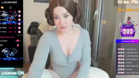 Snapshot of i_esus chatting on 11.03.25 Olivia Alafolix- Fr--je parle fr -en online show from 11.03.25