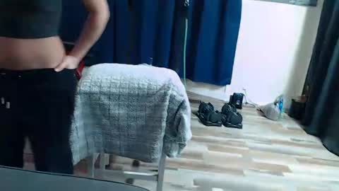 Snapshot of i_fetishize_u chatting on 12.18.24 ShortStuff online show from 12.18.24